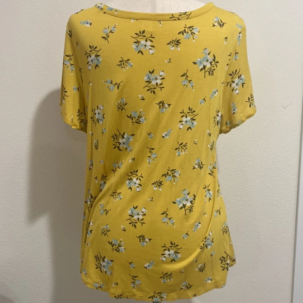 OLD NAVY FLORAL TOP - Picture 5 of 7